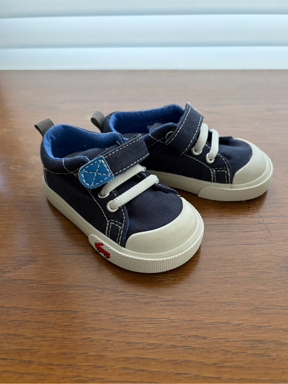 NWOT See Kai Run Toddler Navy Canvas Sneakers with Hook & Loop Strap Size 4